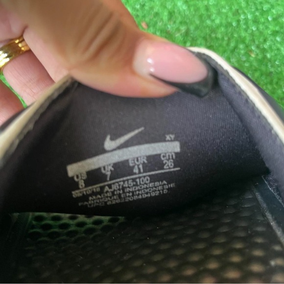 Nike Black & White patterned slides - Picture 5 of 6